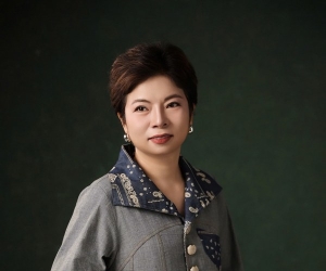 Người phụ nữ gần 30 năm “may giấc mơ cô dâu”