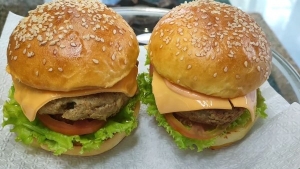 Thực đơn hàng ngày: Bánh mì hamburger thịt bò 