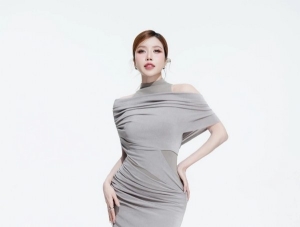 Ca sĩ Trang Pháp thi 