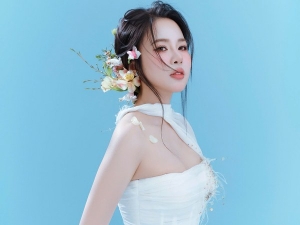 Á hậu Hà Trang gây ấn tượng với nhan sắc ngọt ngào