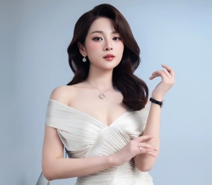 Tam Triều Dâng heo đuổi mốt khoe nội y, áo yếm và corset ở tuổi 28