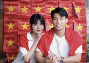 Vũ Văn Thanh và bạn gái có gu thời trang đồng điệu