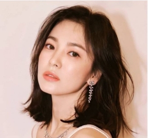 Song Hye Kyo và Son Ye Jin cùng để tóc ngắn, ai hợp hơn