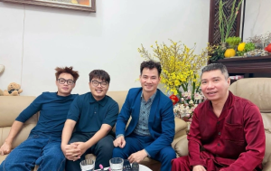 Nghệ sĩ Xuân Bắc và 2 con đến thăm diễn viên Công Lý