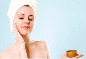 Chăm sóc da buổi tối, 5 bước giúp phụ nữ sau 40 tuổi giảm nếp nhăn và giữ da căng khỏe hơn