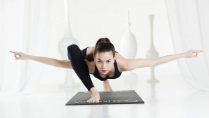 Nhiều nghệ sĩ Việt thực hiện các bài tập yoga xứng danh 