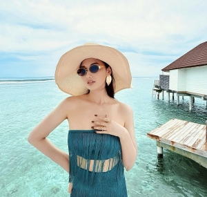 Lã Thanh Huyền khoe nhan sắc quyến rũ trước biển