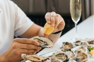 Ăn hàu sống để tăng sinh lý, kết quả bất ngờ khi đi khám