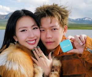 Quỳnh Anh Shyn được bạn trai Nam Phùng cầu hôn ở Kyrgyzstan