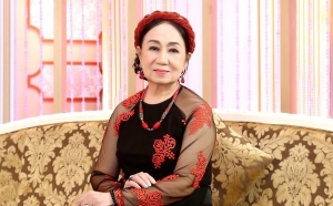 NSƯT Hồng Vân tái xuất màn ảnh sau hơn 20 năm hóa thân thành nhân vật hoàng tộc