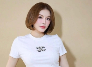 Lý Nhã Kỳ với gu thời trang trẻ trung