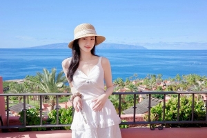 Cảnh Điềm gây sốt với phong cách trẻ trung khi du lịch Phú Quốc ở tuổi 38