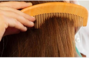 Chải tóc mỗi ngày thế nào để hạn chế gãy rụng