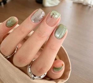 Những mẫu nail xanh thanh lịch cho mùa giao mùa