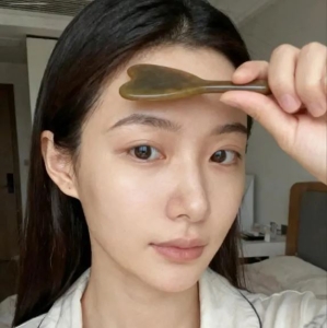 5 phút massage giúp gương mặt trông thanh thoát hơn mỗi sáng