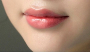 Mẹo dưỡng môi đơn giản từ nguyên liệu tự nhiên, dễ thực hiện tại nhà