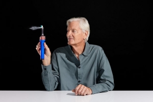 Dyson CameraJet: Bàn chải đánh răng đầu tiên tích hợp camera và phun tia nước