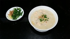 Thực đơn hàng ngày: Cháo cá hồi đậu xanh