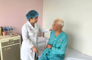 Nam giới mắc ung thư vú: Dấu hiệu nào cần cảnh giác