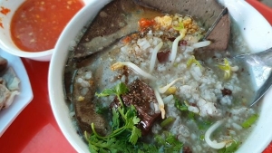 Thực đơn hàng ngày: Cháo lòng miền Tây